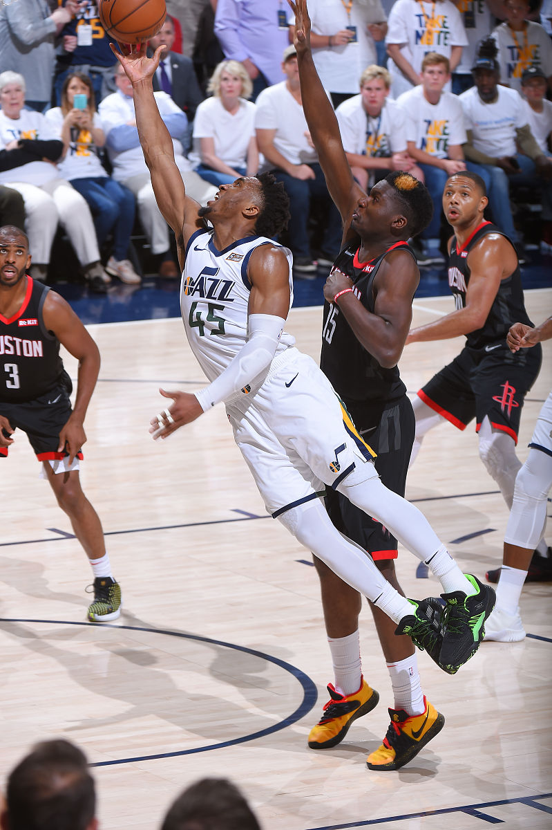 掘金绝杀雄鹿，霍勒迪点燃赛场