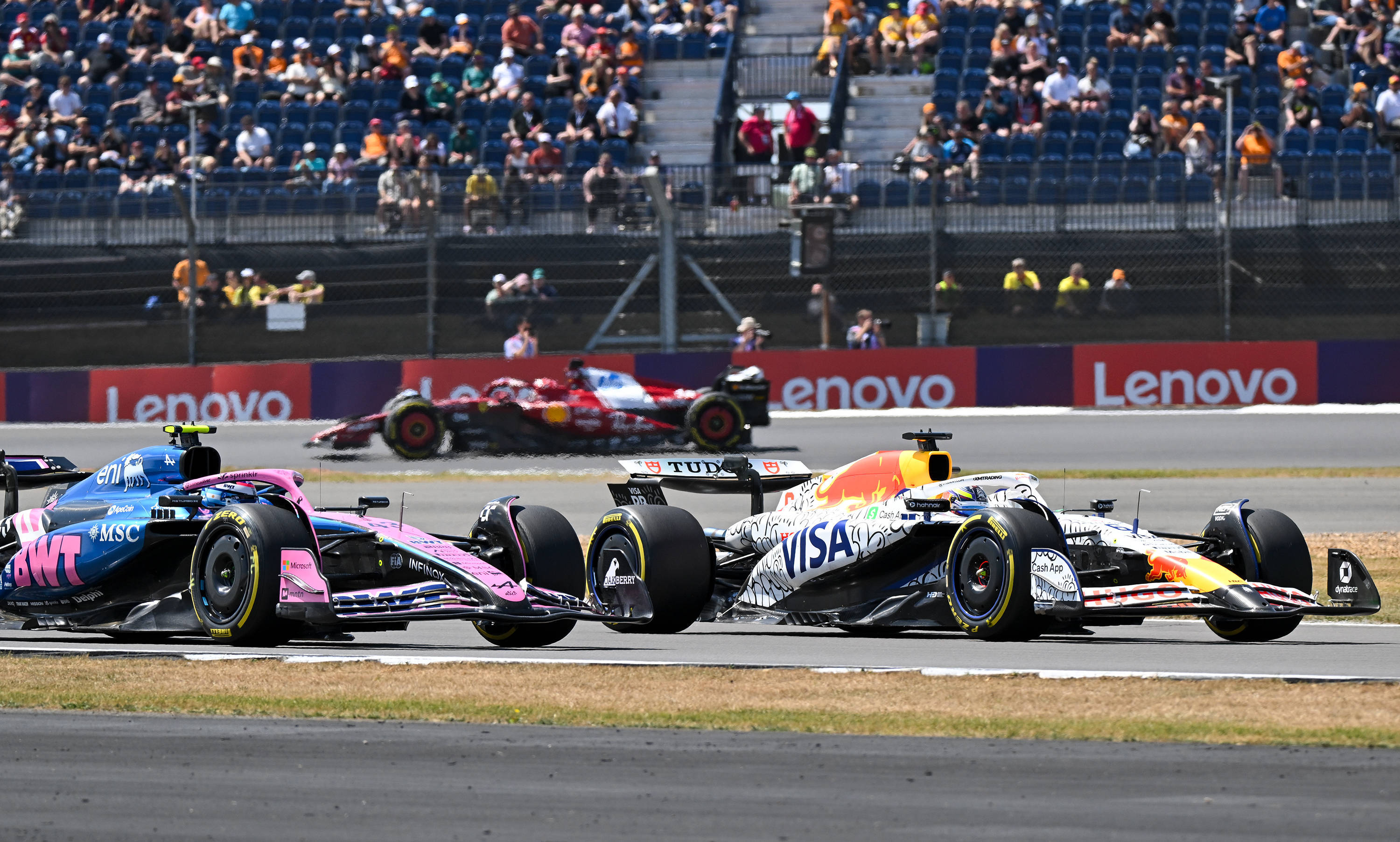 红牛二队鏖战梅赛德斯,诺里斯统治全场 红牛二队鏖战梅赛德斯,诺里斯统治全场