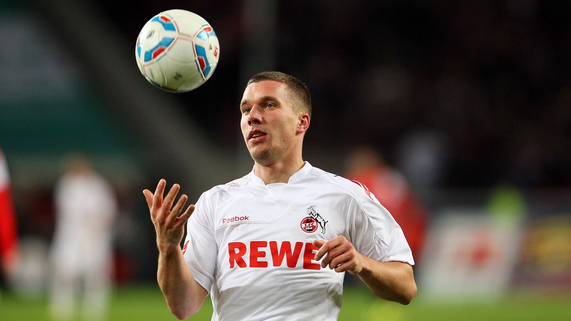 赛道与球场，当F1引擎轰鸣遇见伦纳德之夜